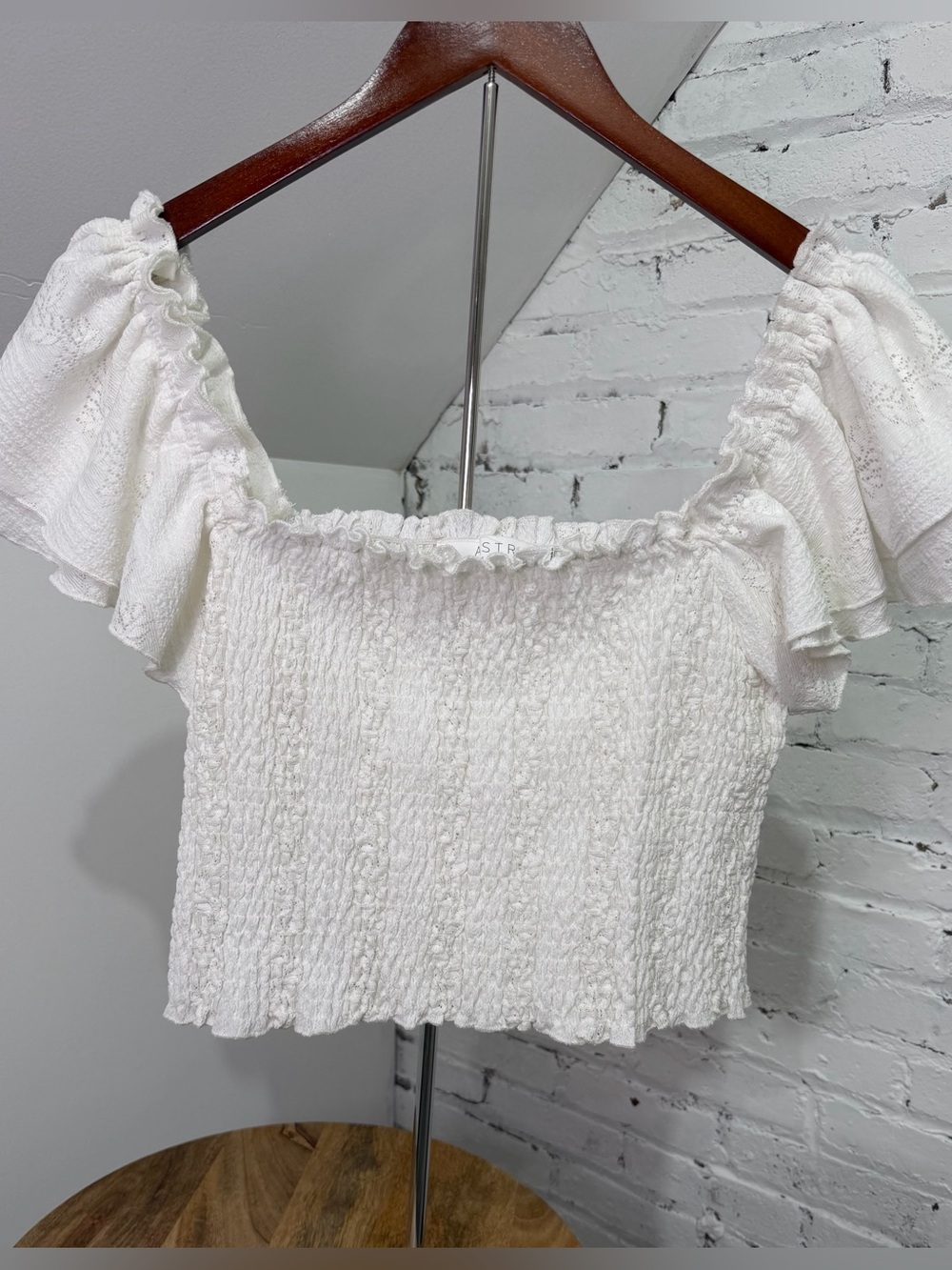 ASTR The Label White Smocked Flutter Sleeve Crop Top Women’s XL